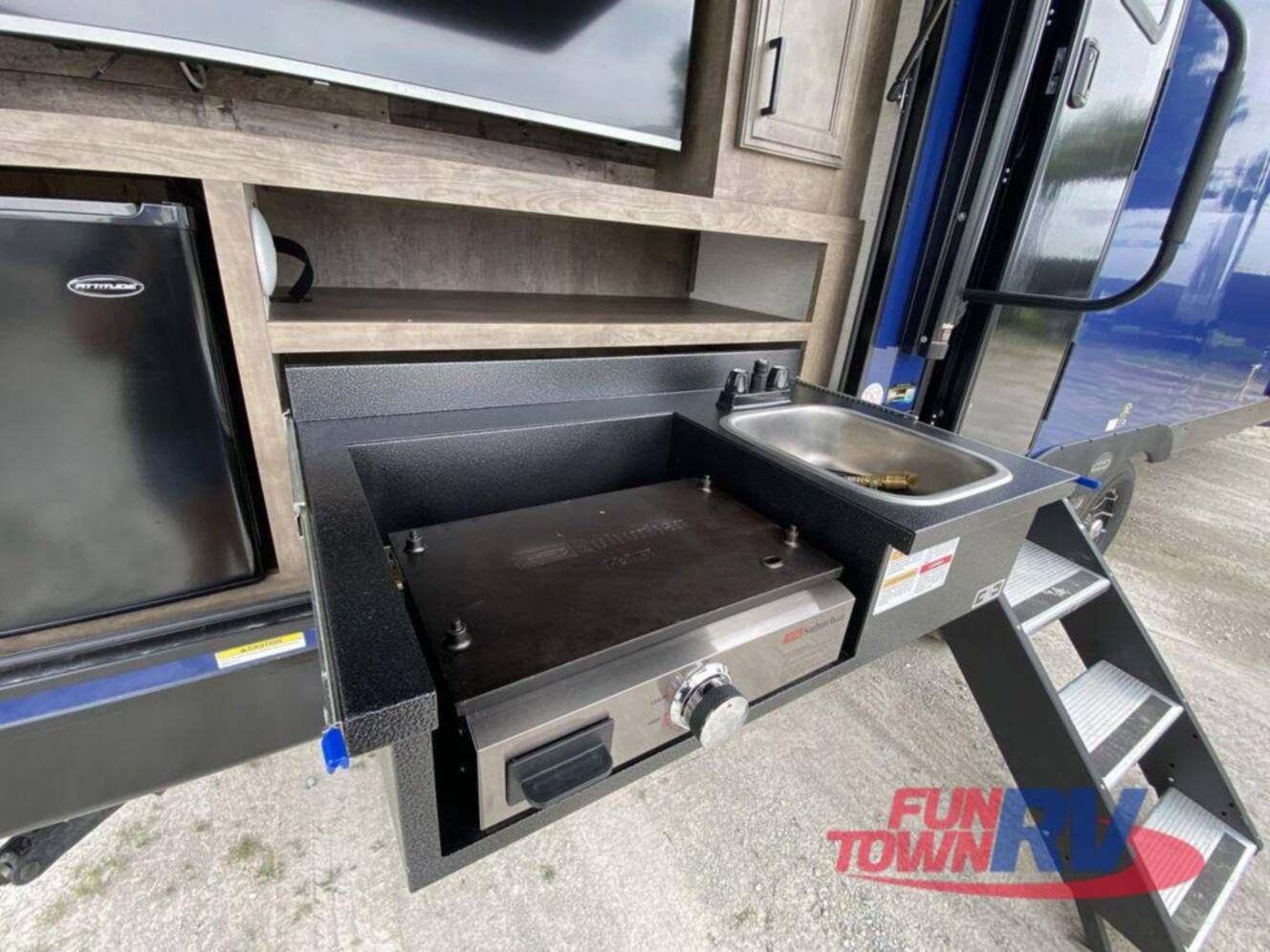 A photo of this 2024 Venture Rv Stratus SR261VRB