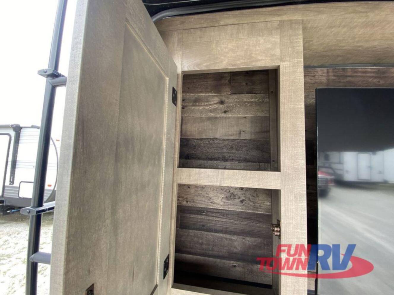 A photo of this 2024 Venture Rv Stratus SR261VRB