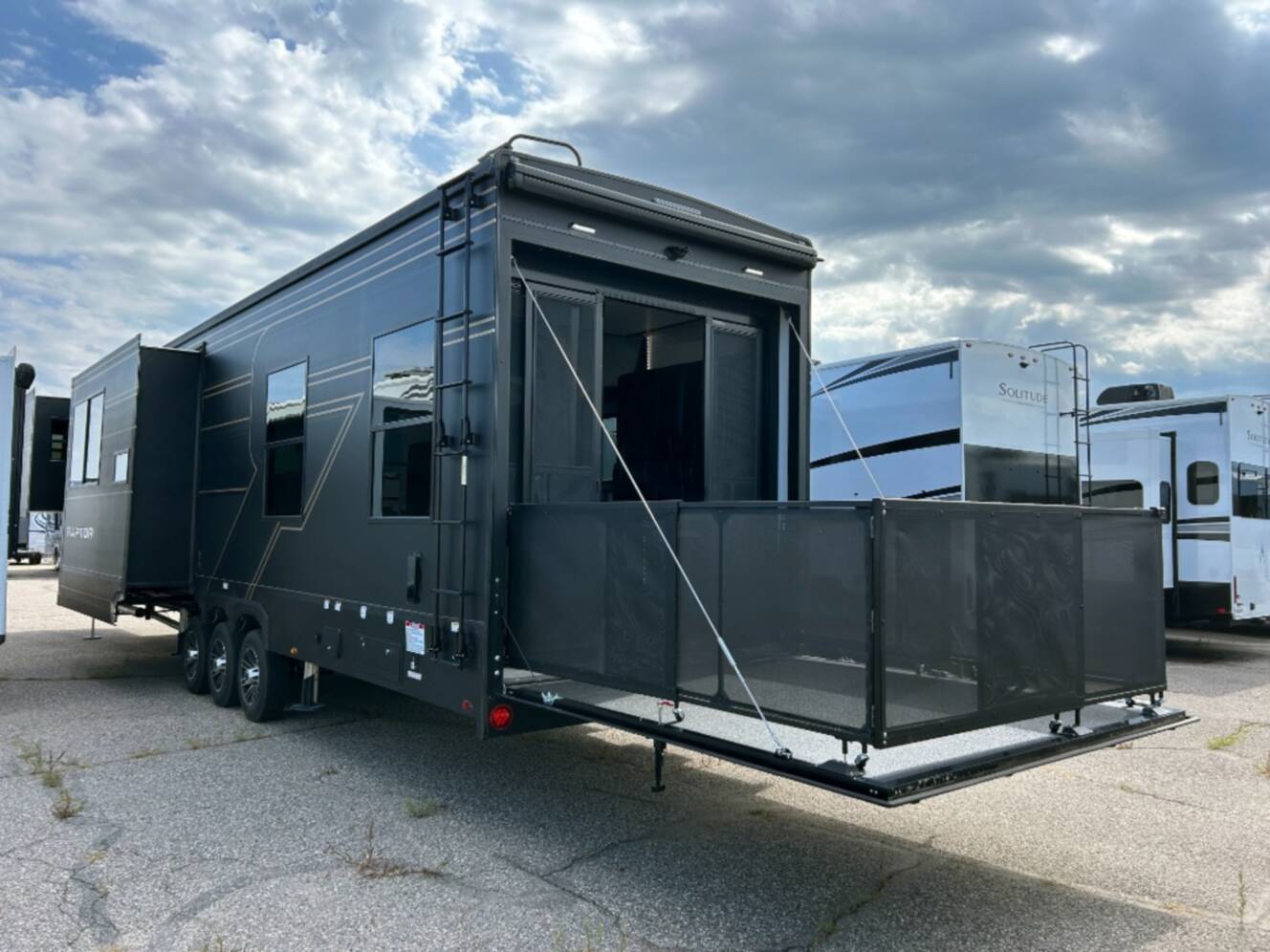 A photo of this 2026 Keystone Rv Raptor 433