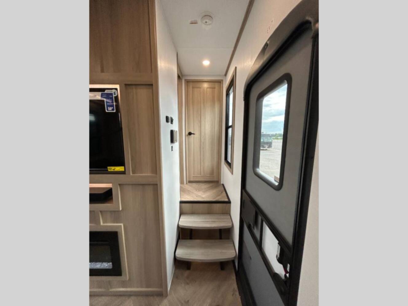 A photo of this 2026 Keystone Rv Raptor 433