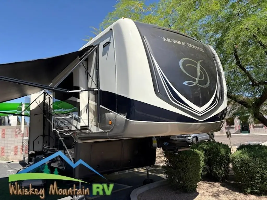 2022 DRV LUXURY SUITES Mobile Suites 41 FKMB - BEST OFFER BY APRIL 30TH RV