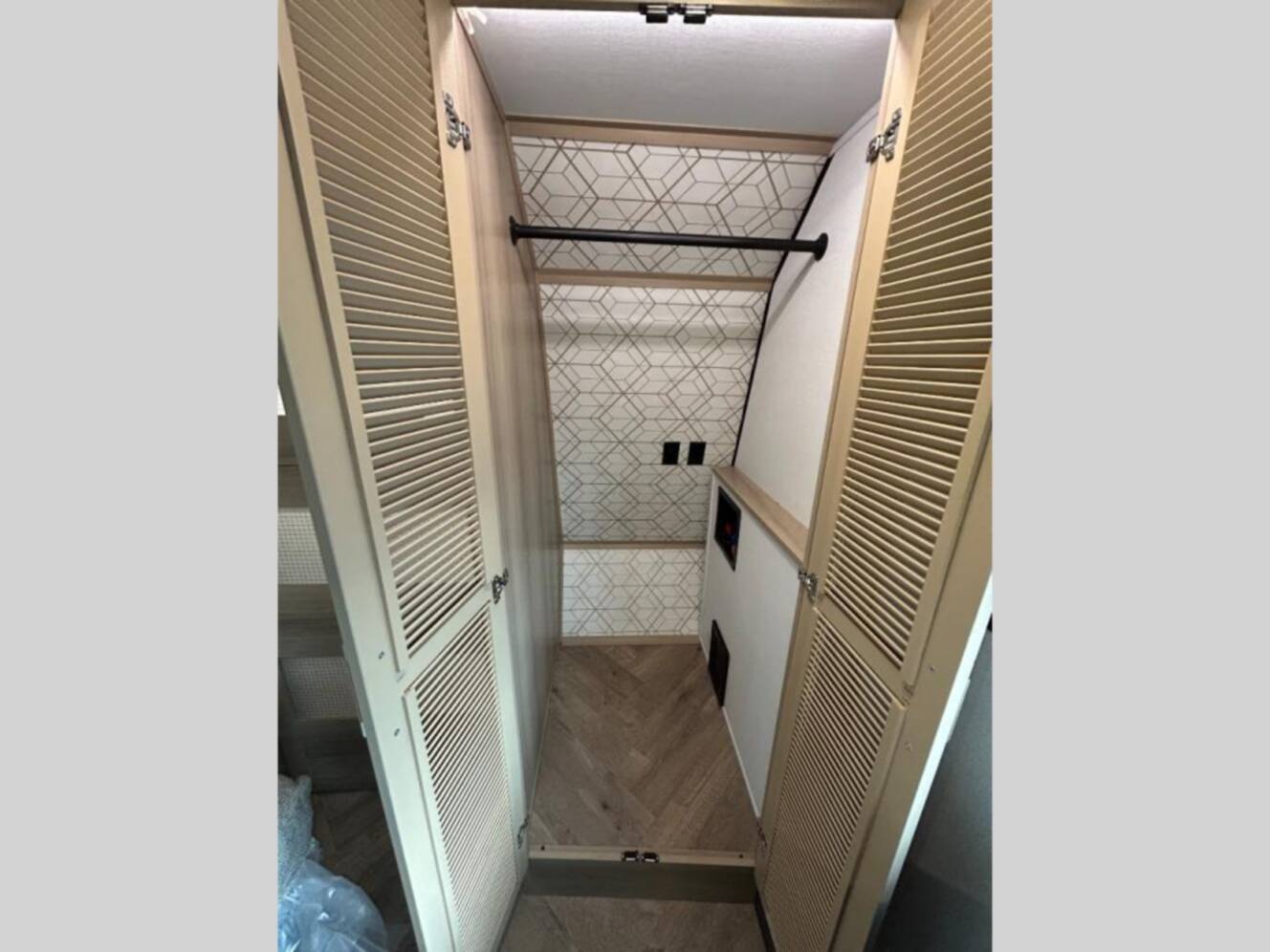 A photo of this 2026 Keystone Rv Raptor 433