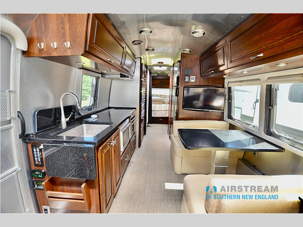 2017 Airstream Classic 30 in union CT