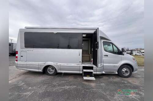 2025 Airstream Atlas ATL ALP MURPHY SUITE in naperville IL