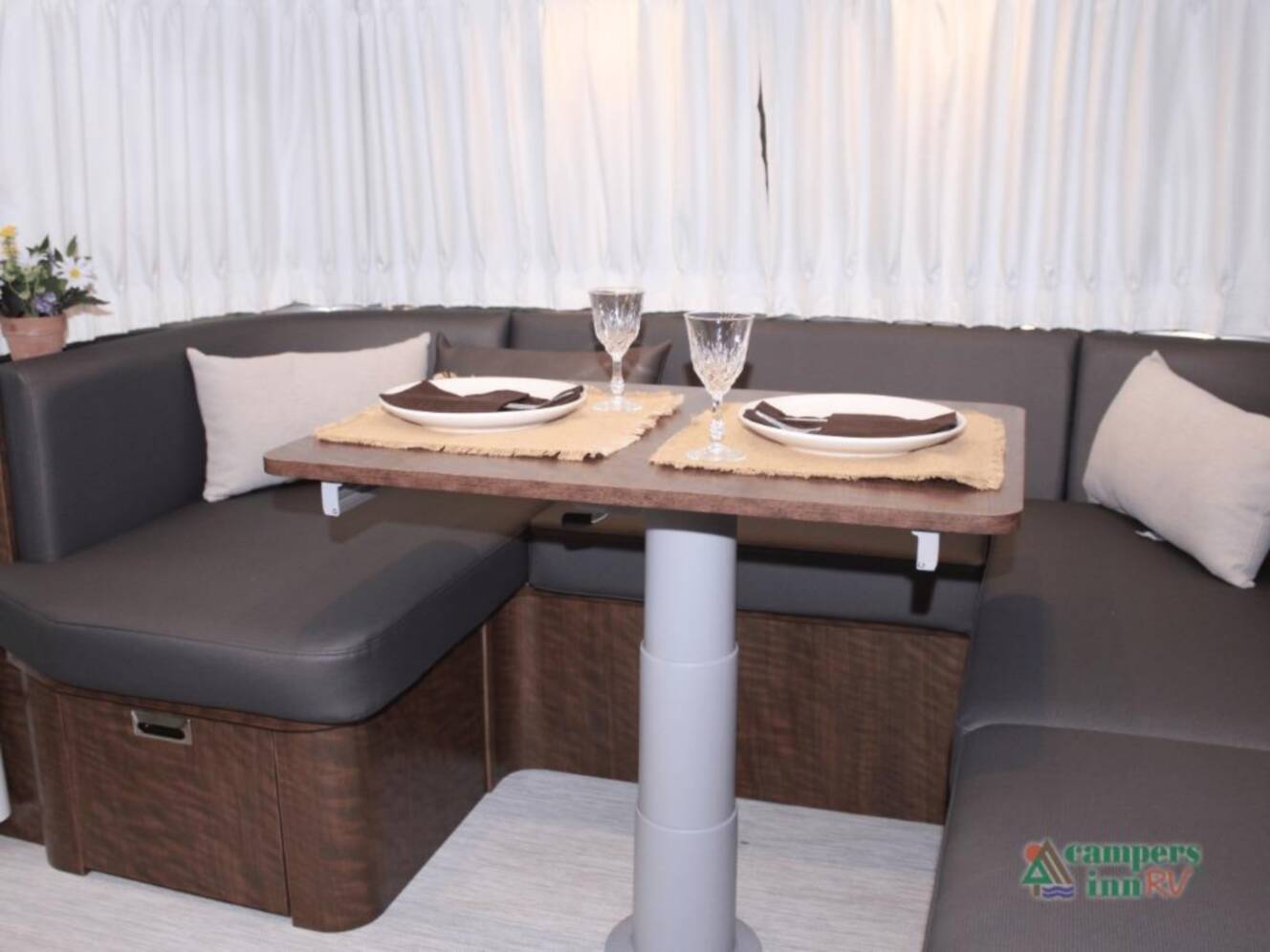 A photo of this 2026 Airstream Globetrotter 25FBT