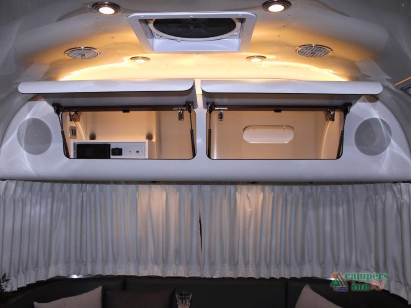 A photo of this 2026 Airstream Globetrotter 25FBT
