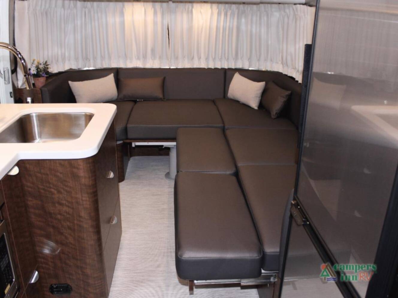 A photo of this 2026 Airstream Globetrotter 25FBT