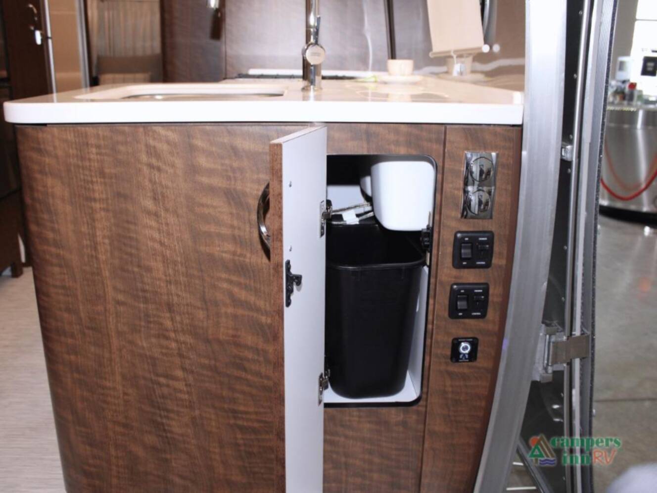 A photo of this 2026 Airstream Globetrotter 25FBT