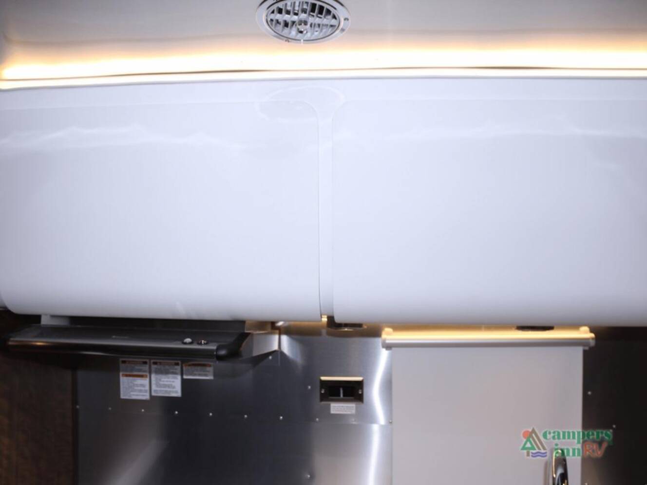 A photo of this 2026 Airstream Globetrotter 25FBT