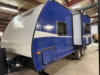 2015 WINNEBAGO MINNIE 2101FBS
