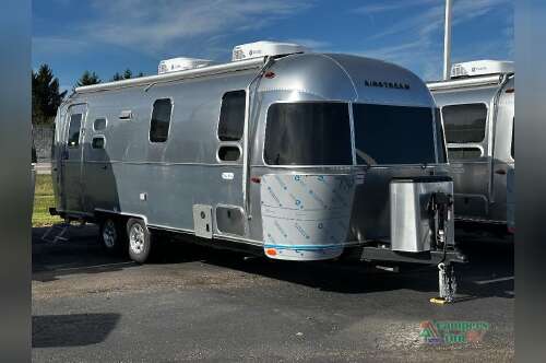 2026 Airstream Flying Cloud 25FBQ in troy OH