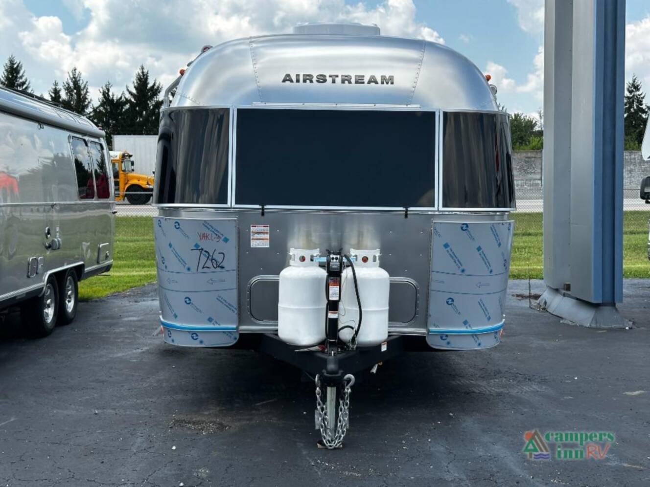 A photo of this 2026 Airstream Flying Cloud 30FBBT