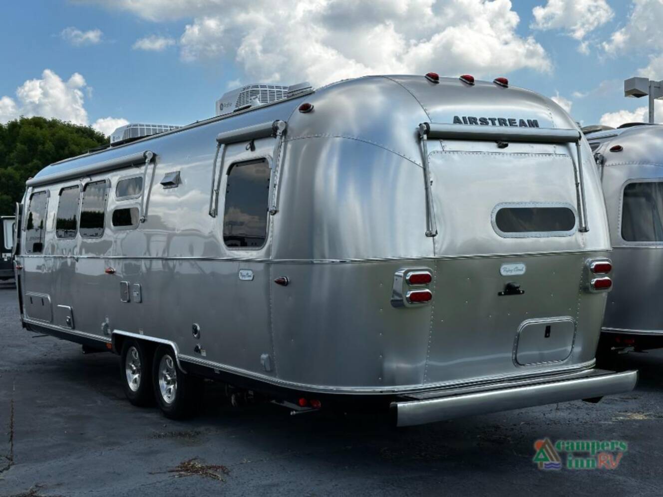 A photo of this 2026 Airstream Flying Cloud 30FBBT