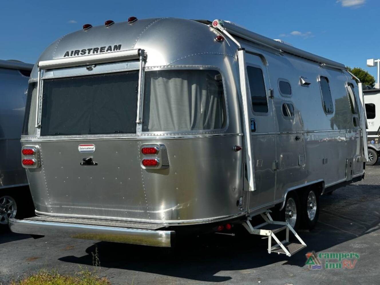 A photo of this 2026 Airstream International 25FBT