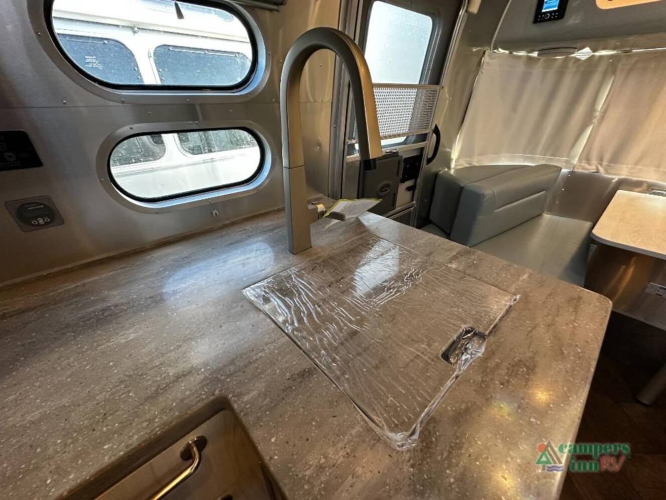 A photo of this 2026 Airstream International 25FBT
