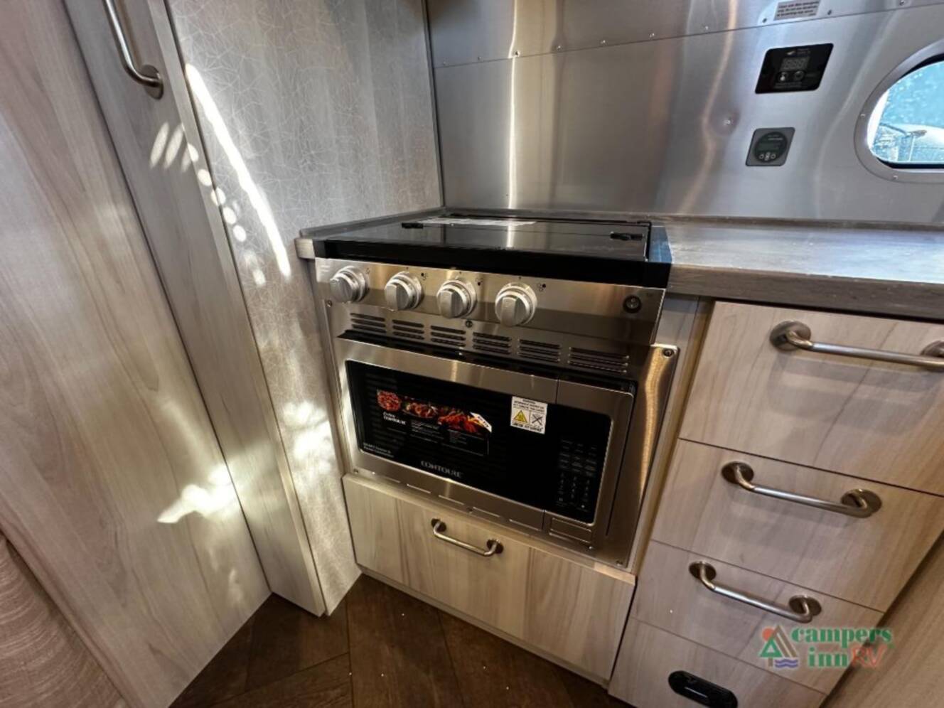 A photo of this 2026 Airstream International 25FBT