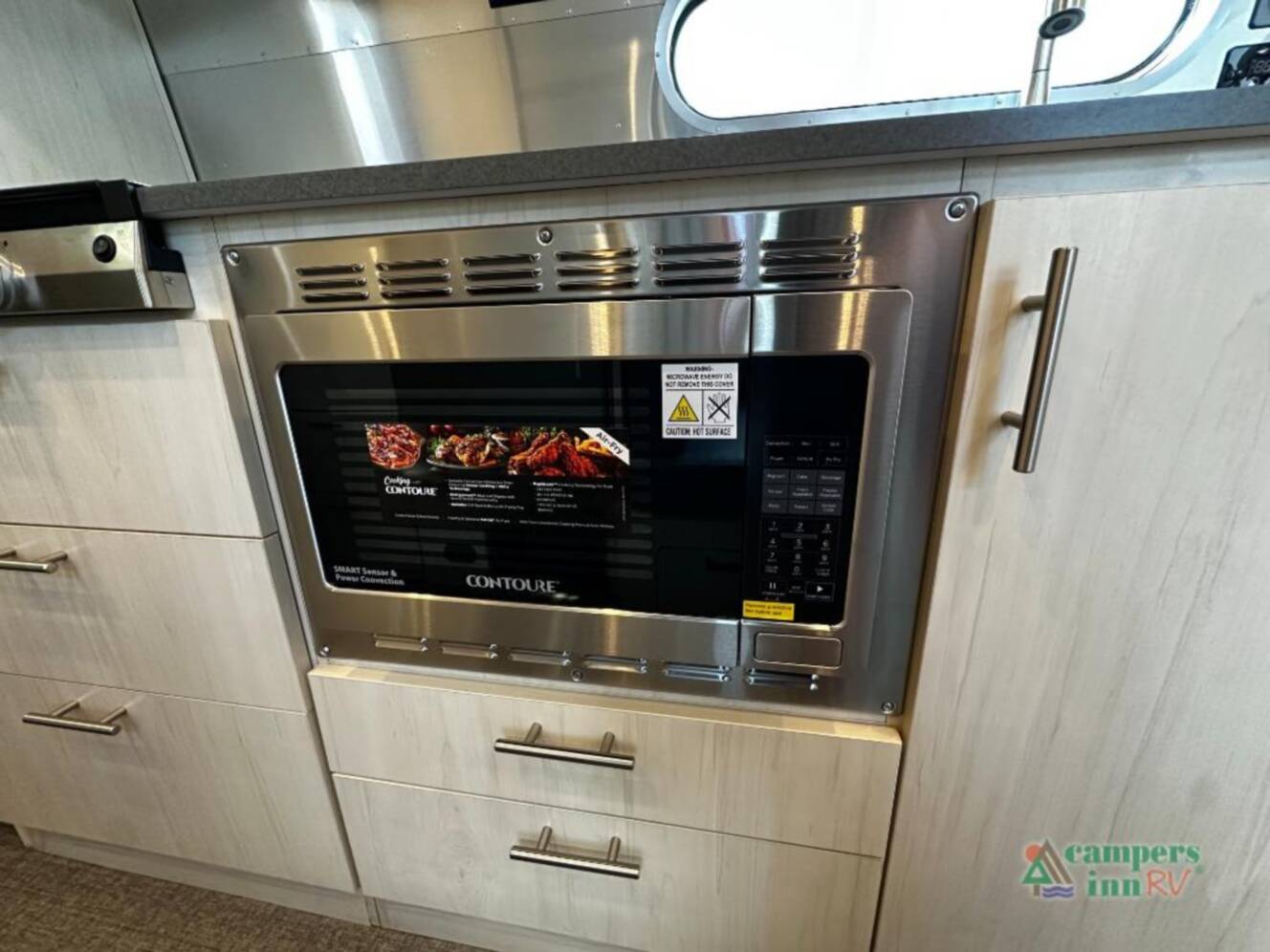 A photo of this 2026 Airstream Flying Cloud 30FBBT