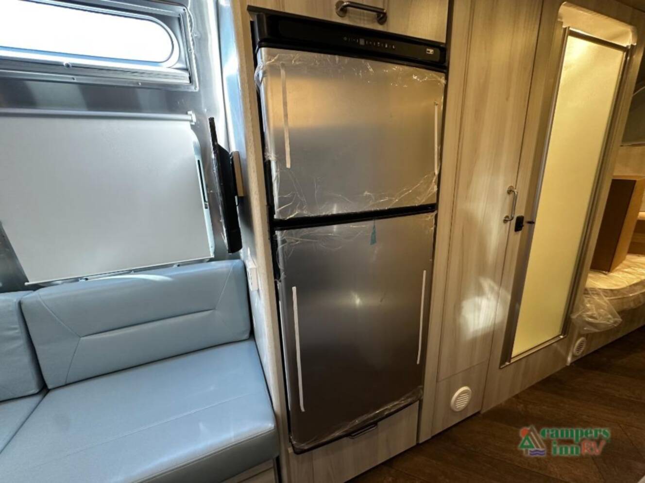A photo of this 2026 Airstream International 25FBT