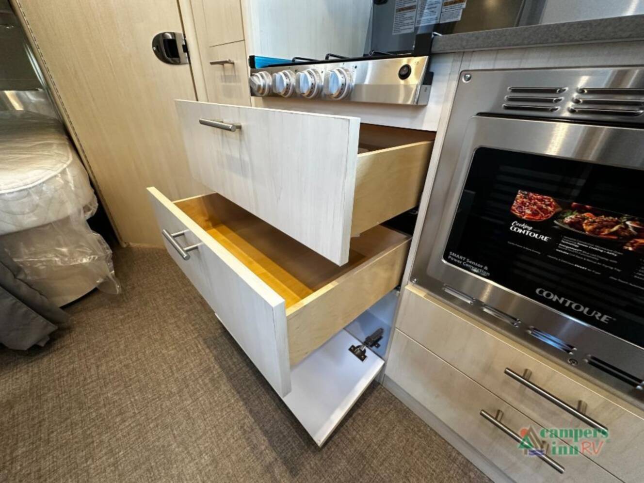 A photo of this 2026 Airstream Flying Cloud 30FBBT