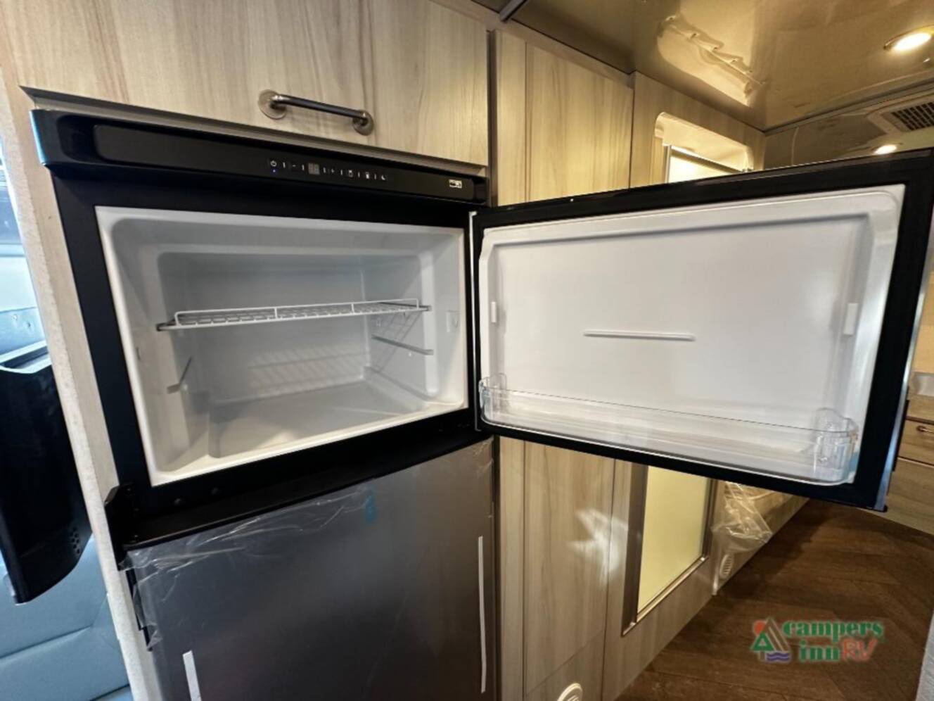 A photo of this 2026 Airstream International 25FBT