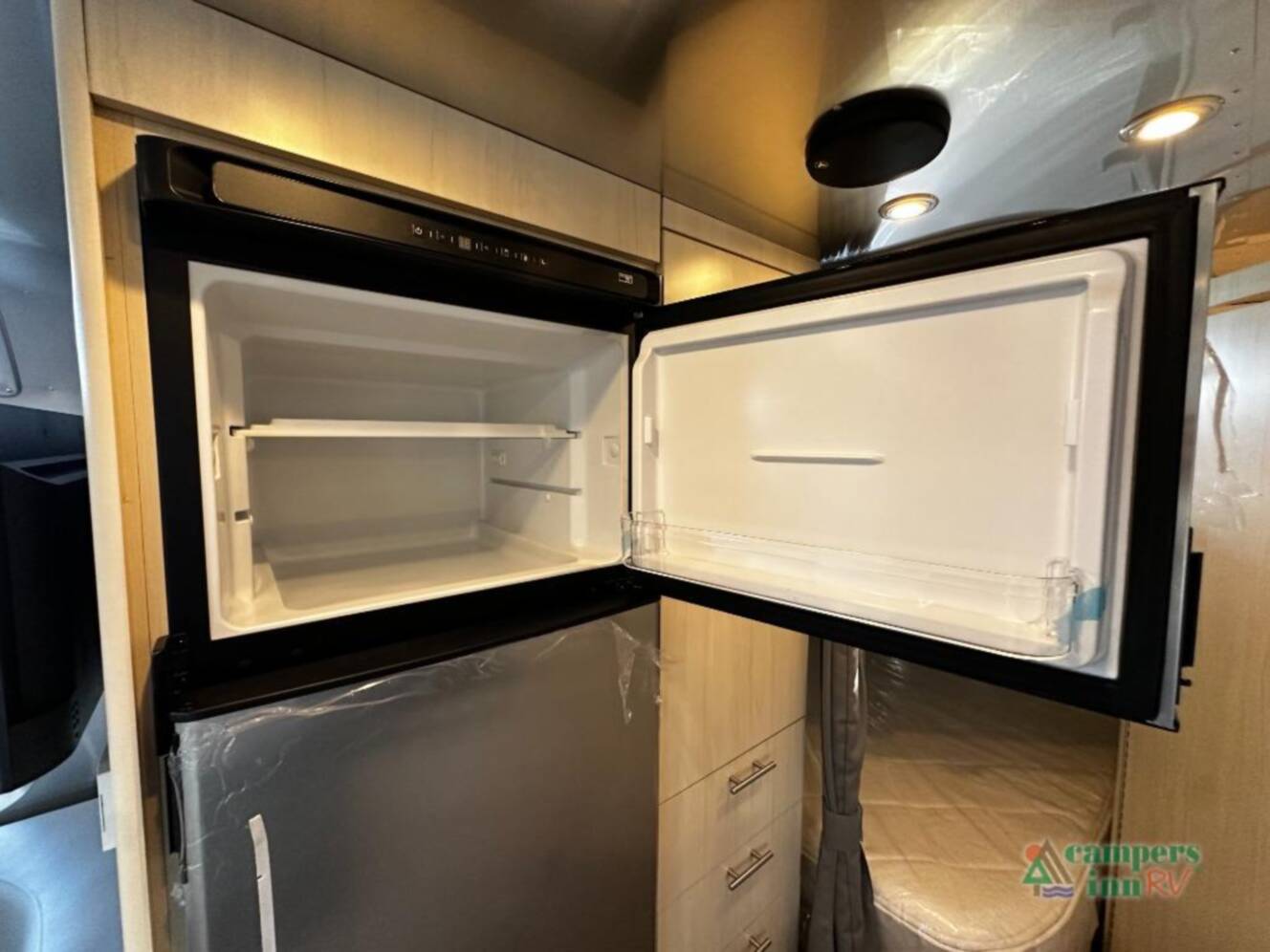 A photo of this 2026 Airstream Flying Cloud 30FBBT