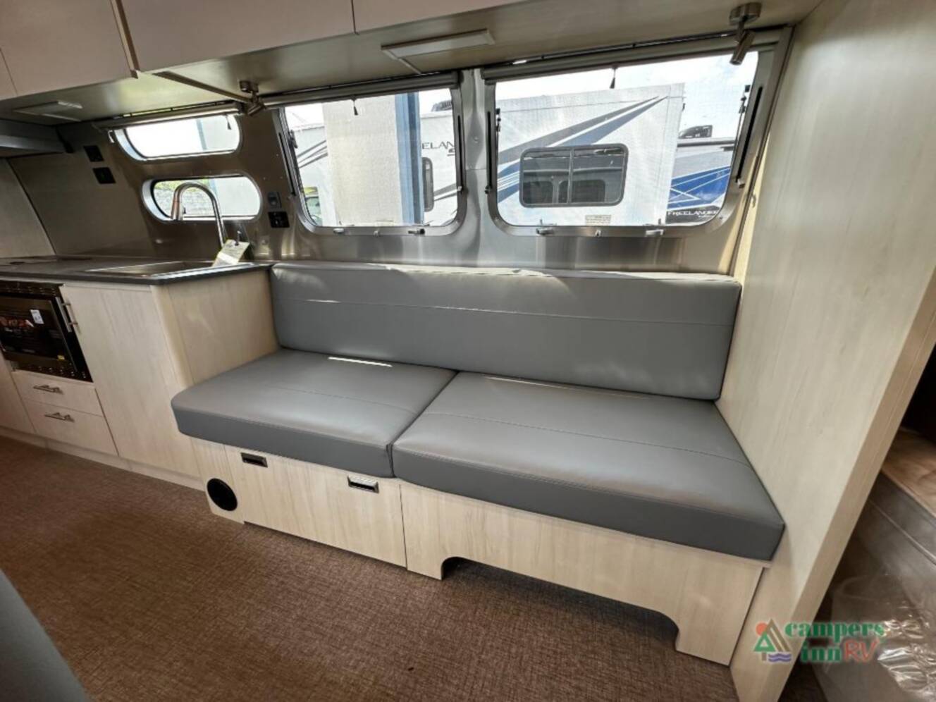 A photo of this 2026 Airstream Flying Cloud 30FBBT