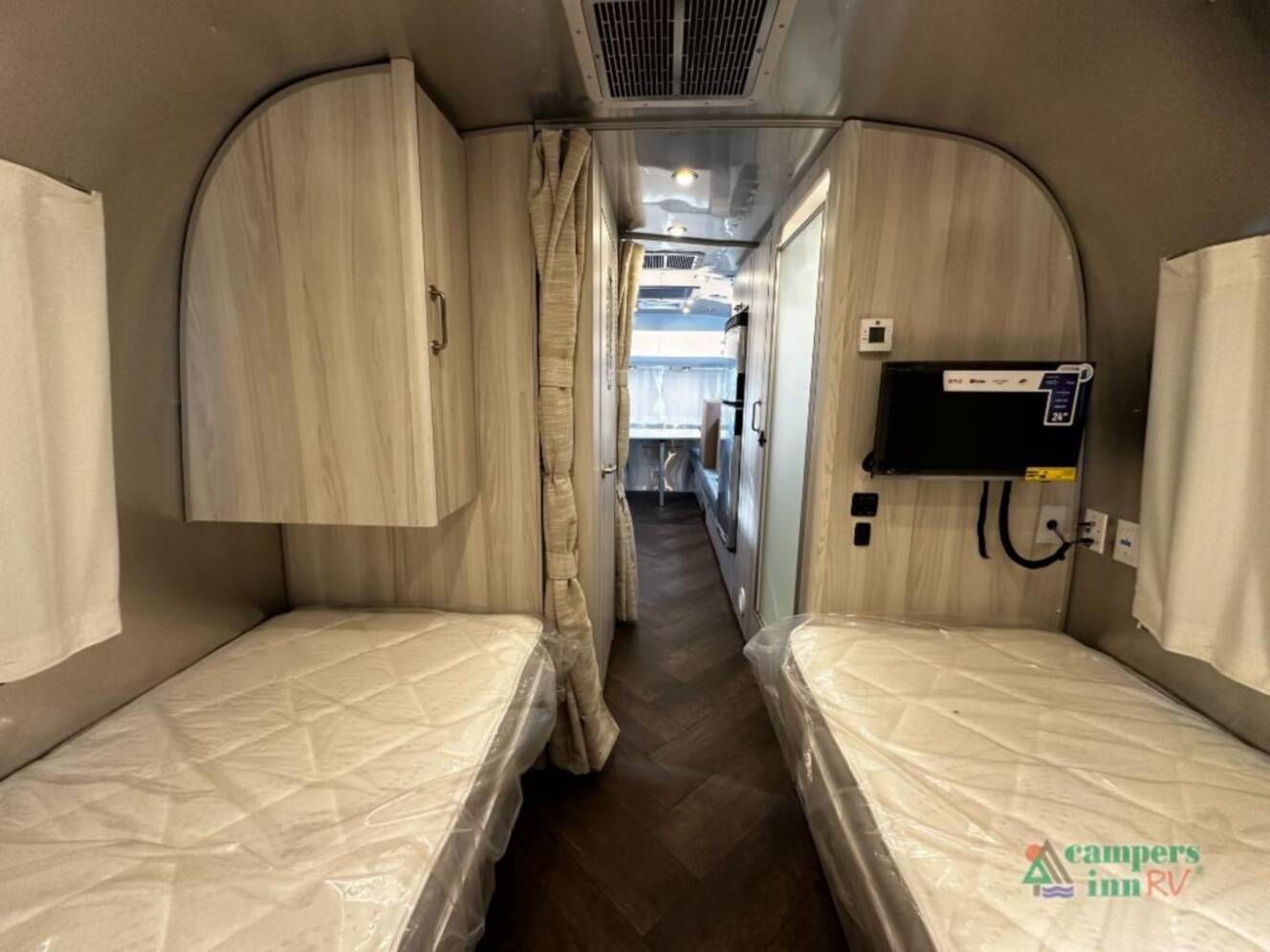 A photo of this 2026 Airstream International 25FBT