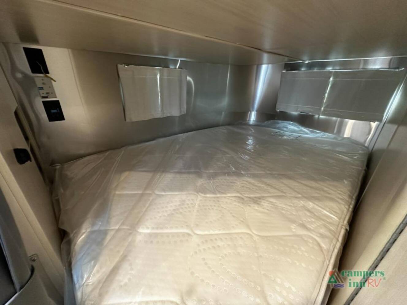 A photo of this 2026 Airstream Flying Cloud 30FBBT