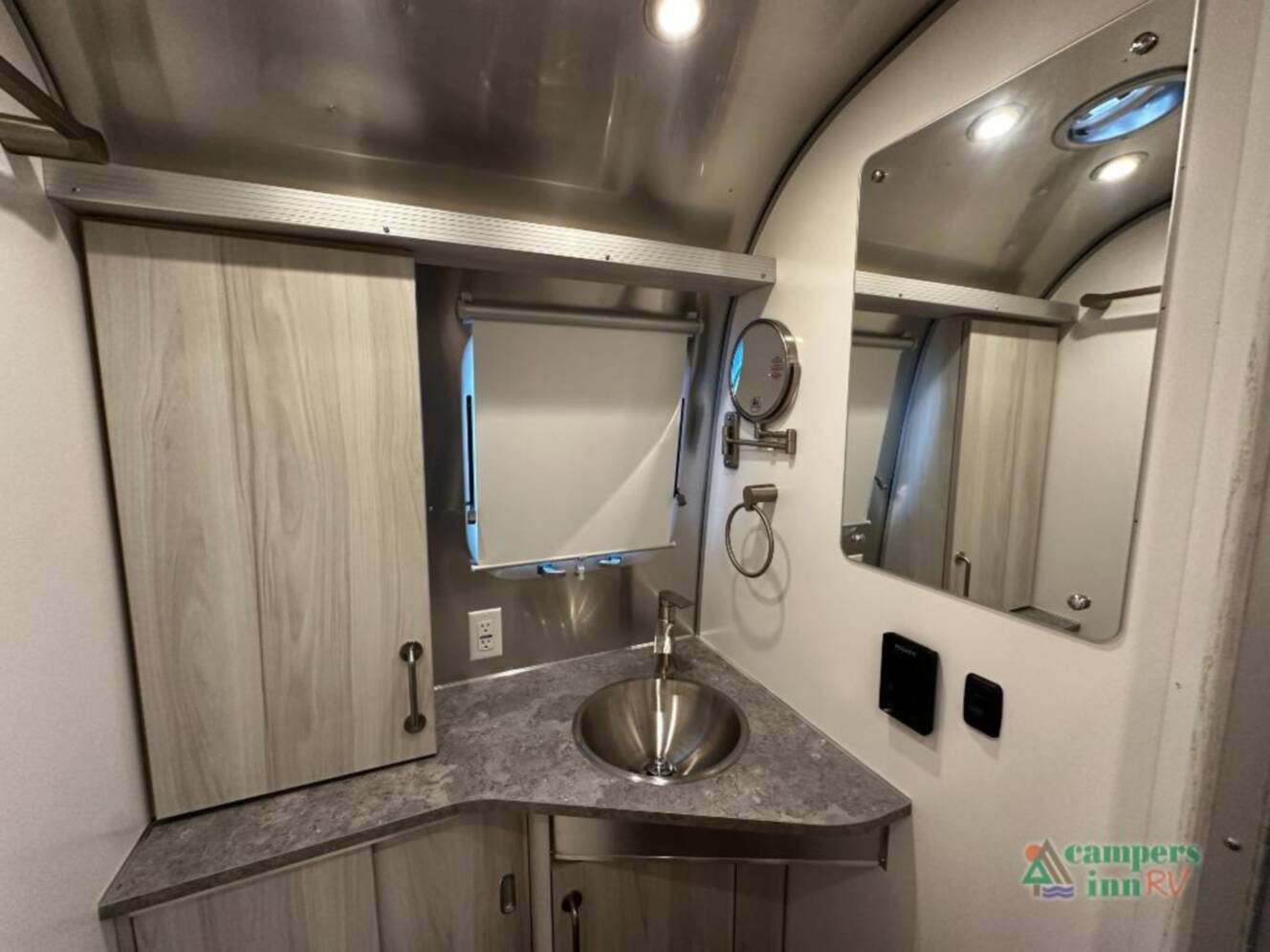 A photo of this 2026 Airstream International 25FBT