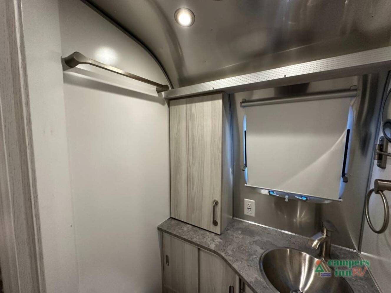 A photo of this 2026 Airstream International 25FBT
