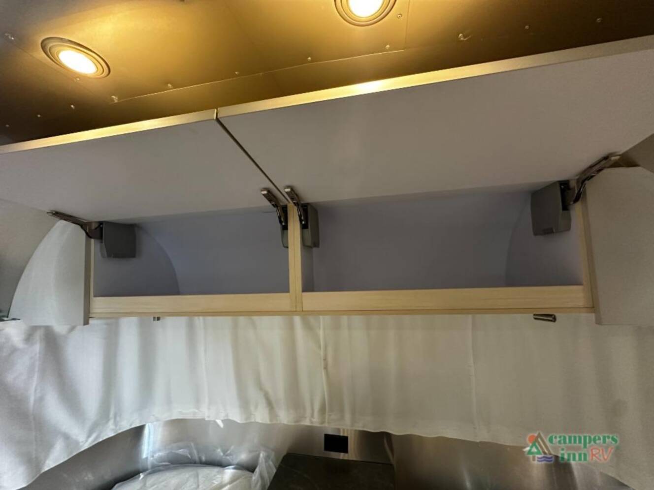 A photo of this 2026 Airstream Flying Cloud 30FBBT