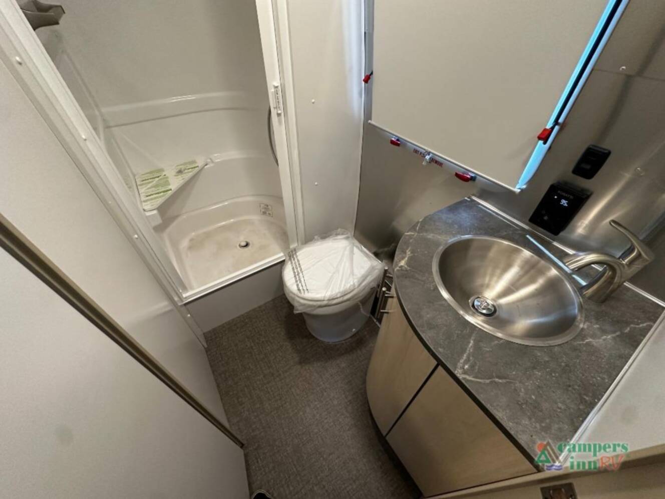 A photo of this 2026 Airstream Flying Cloud 30FBBT