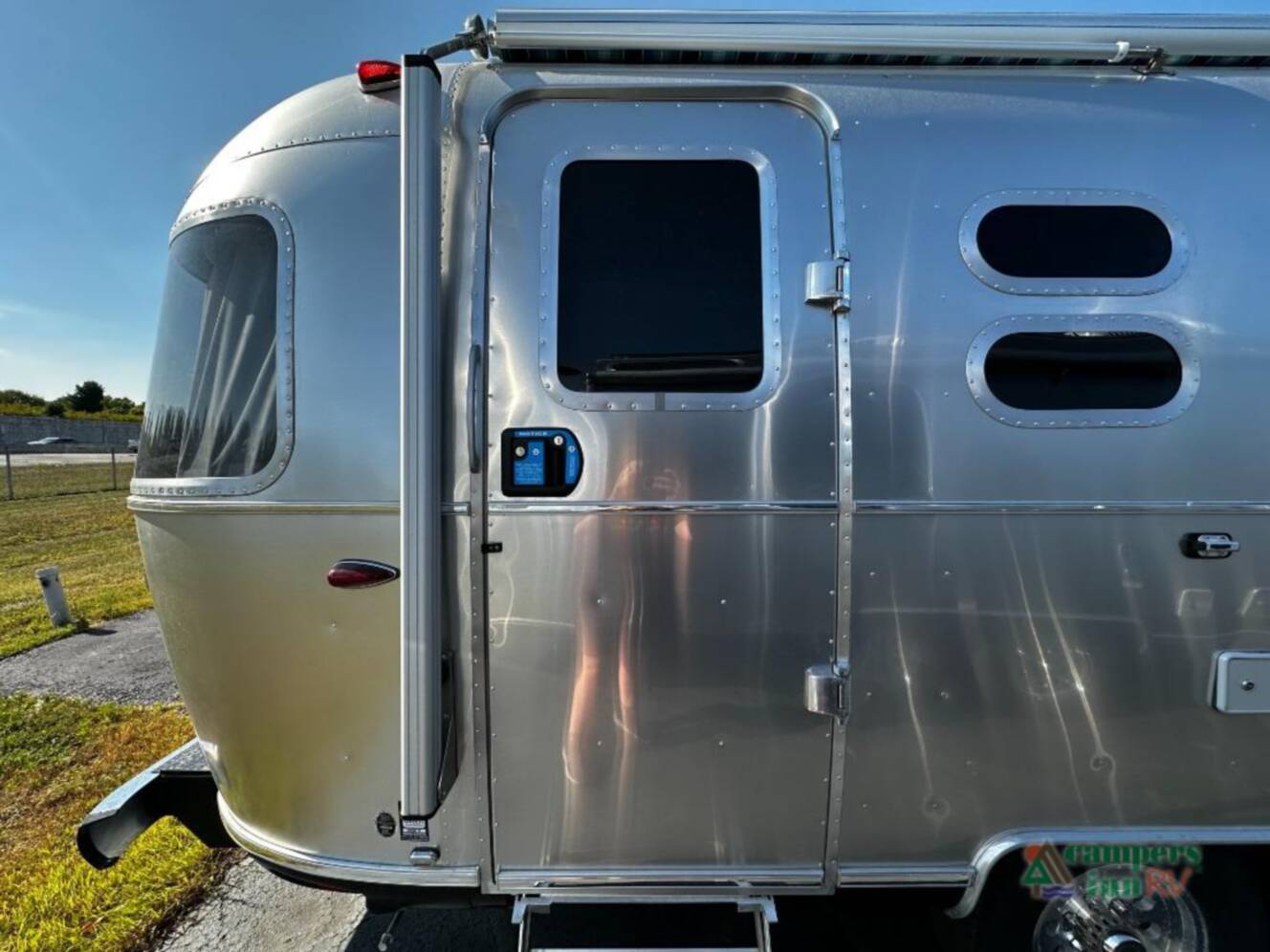 A photo of this 2026 Airstream International 25FBT