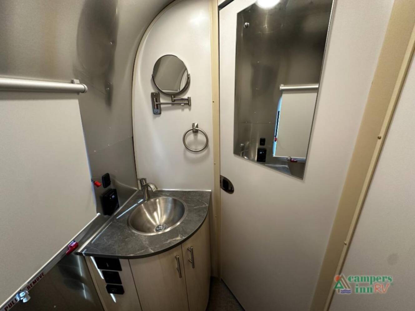 A photo of this 2026 Airstream Flying Cloud 30FBBT
