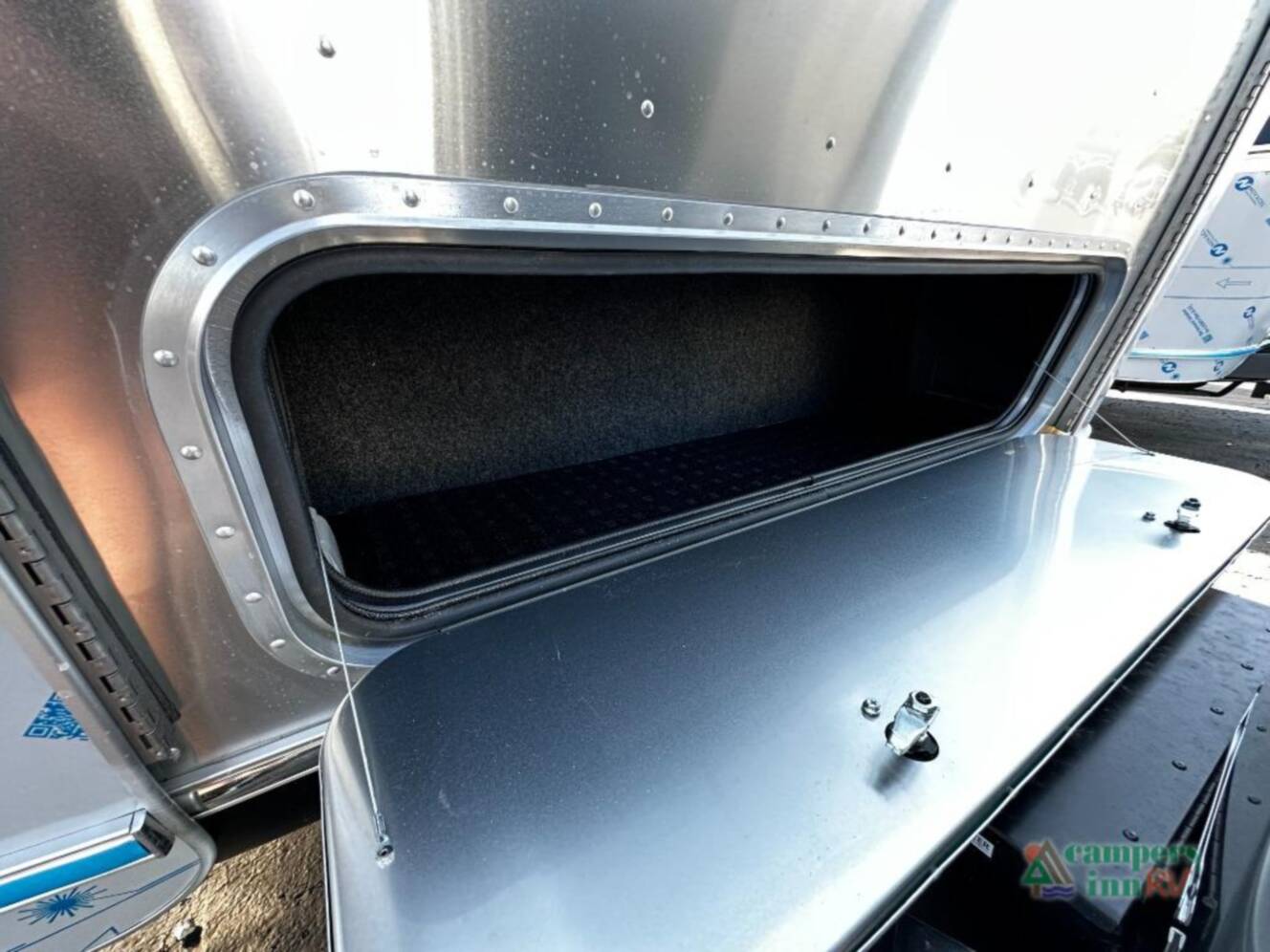 A photo of this 2026 Airstream International 25FBT