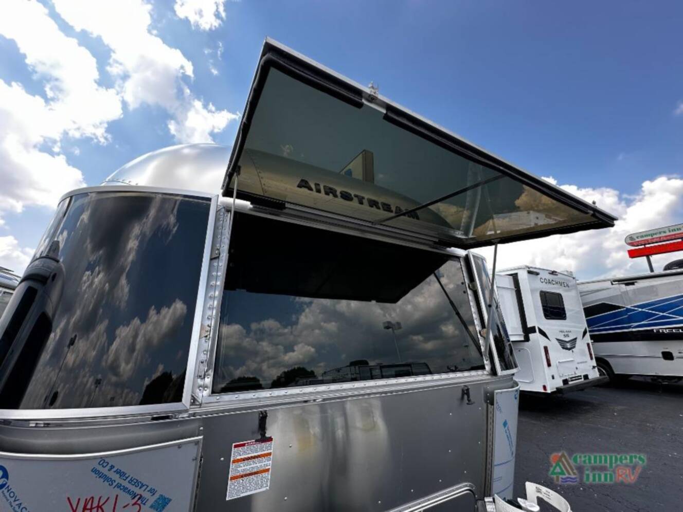 A photo of this 2026 Airstream Flying Cloud 30FBBT