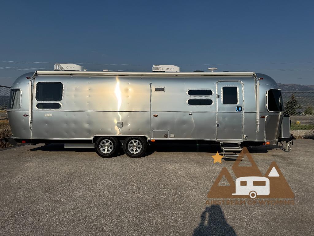 2025 Airstream Flying Cloud 30RB in etna WY