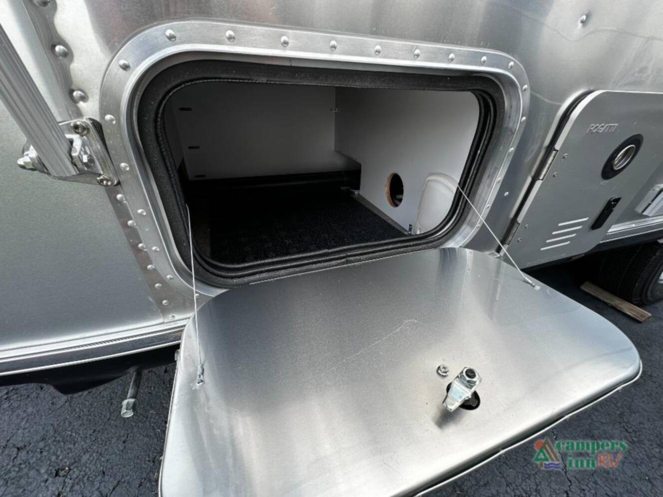 A photo of this 2026 Airstream Flying Cloud 30FBBT