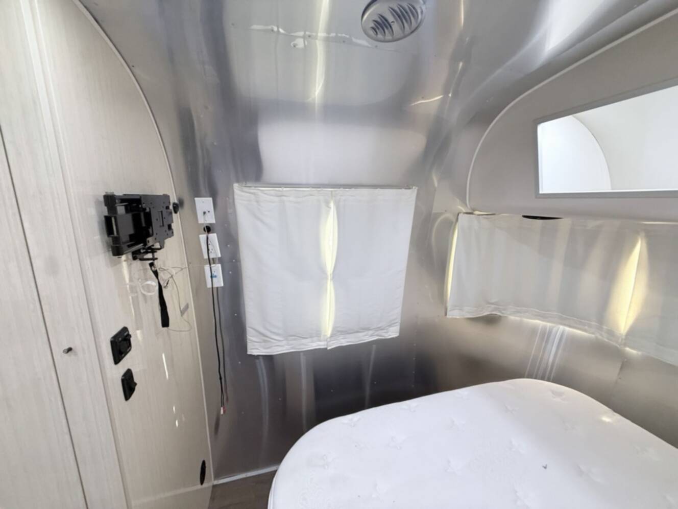 A photo of this 2017 Airstream INTERNATIONAL 23FB