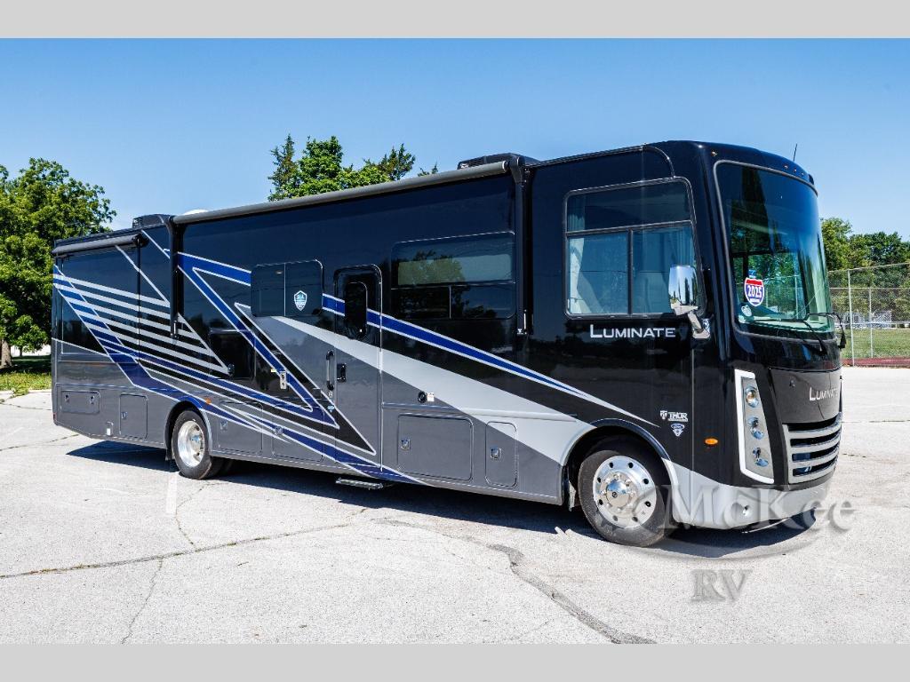 2025 Thor Motor Coach Luminate DD35 in perry IA