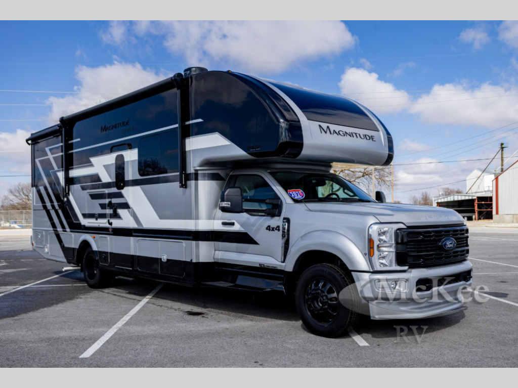 2026 Thor Motor Coach Magnitude GRAND X32 in perry IA