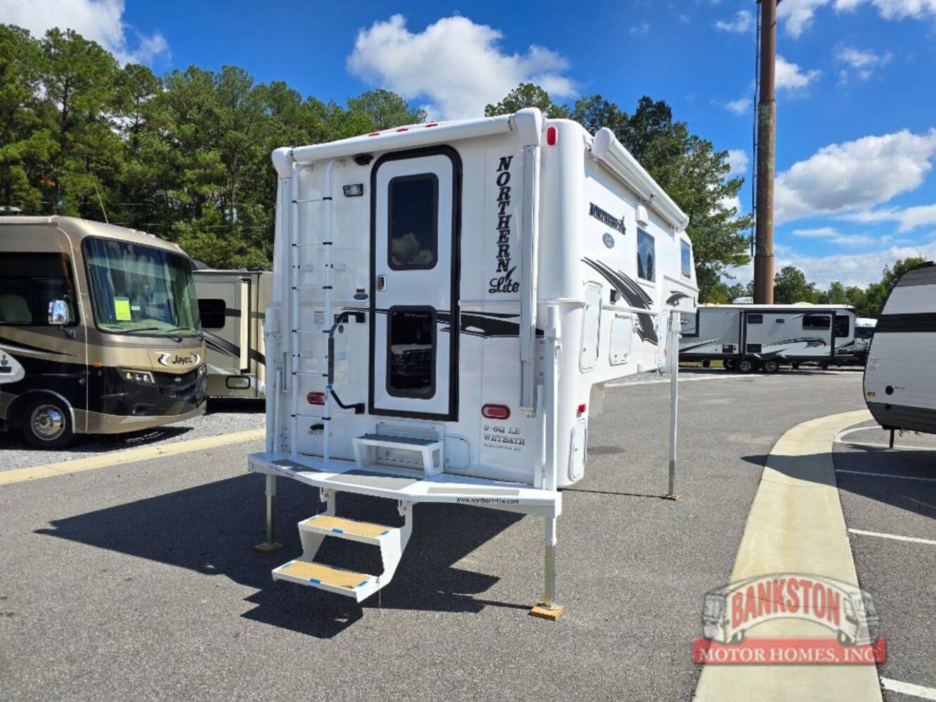 A photo of this 2026 Northern Lite Limited Edition 9-6LEWB