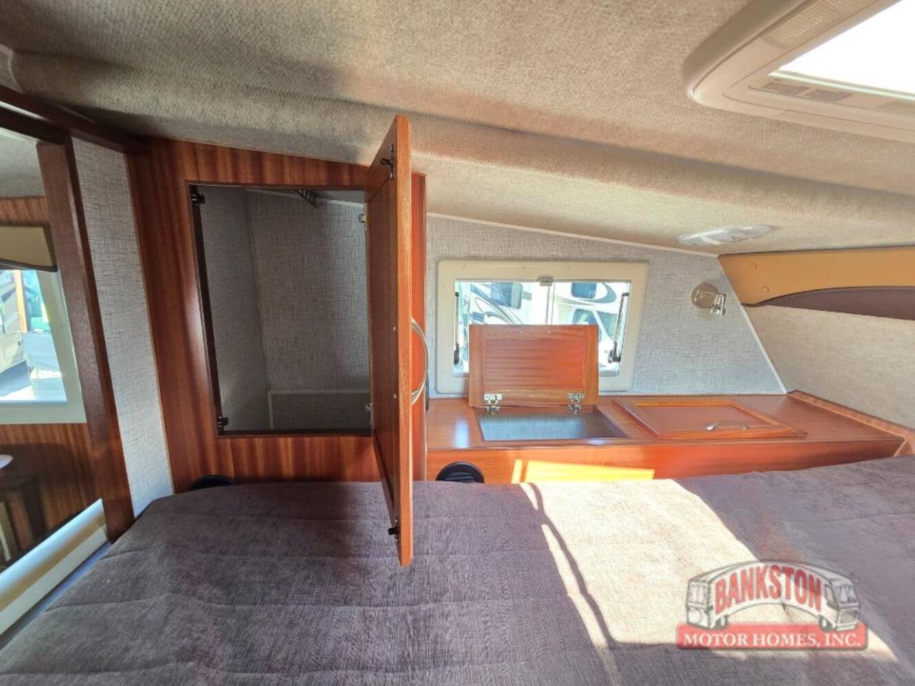 A photo of this 2026 Northern Lite Limited Edition 9-6LEWB
