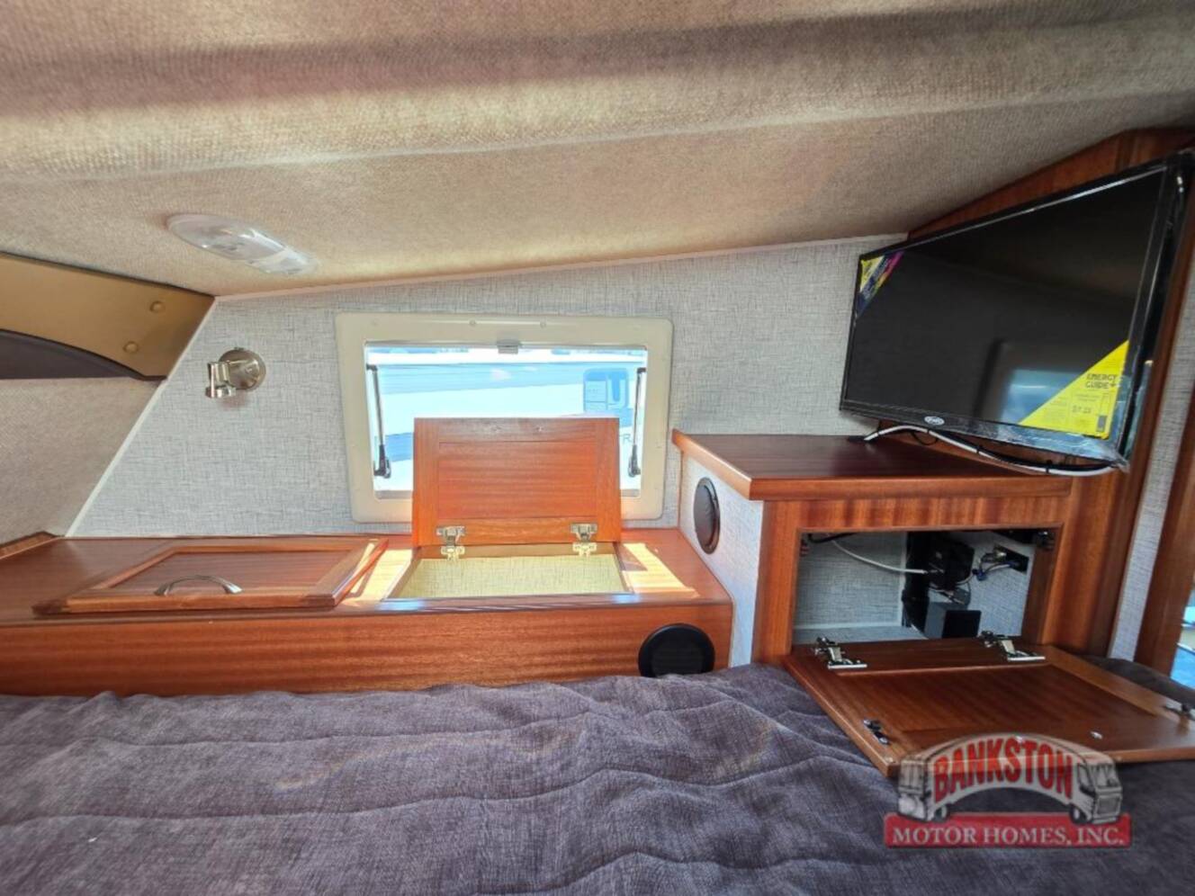 A photo of this 2026 Northern Lite Limited Edition 9-6LEWB
