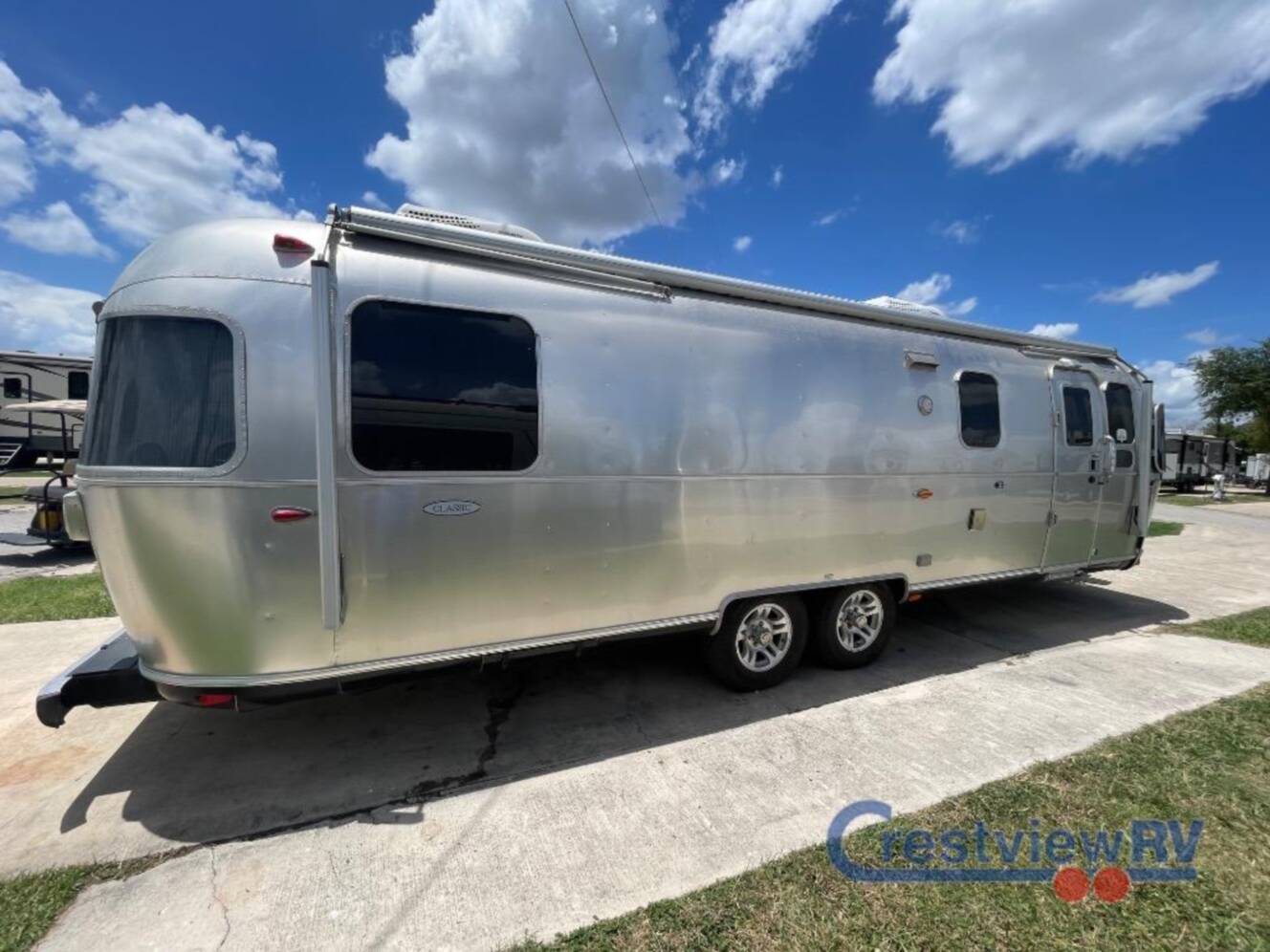 A photo of this 2019 Airstream Classic 30RB