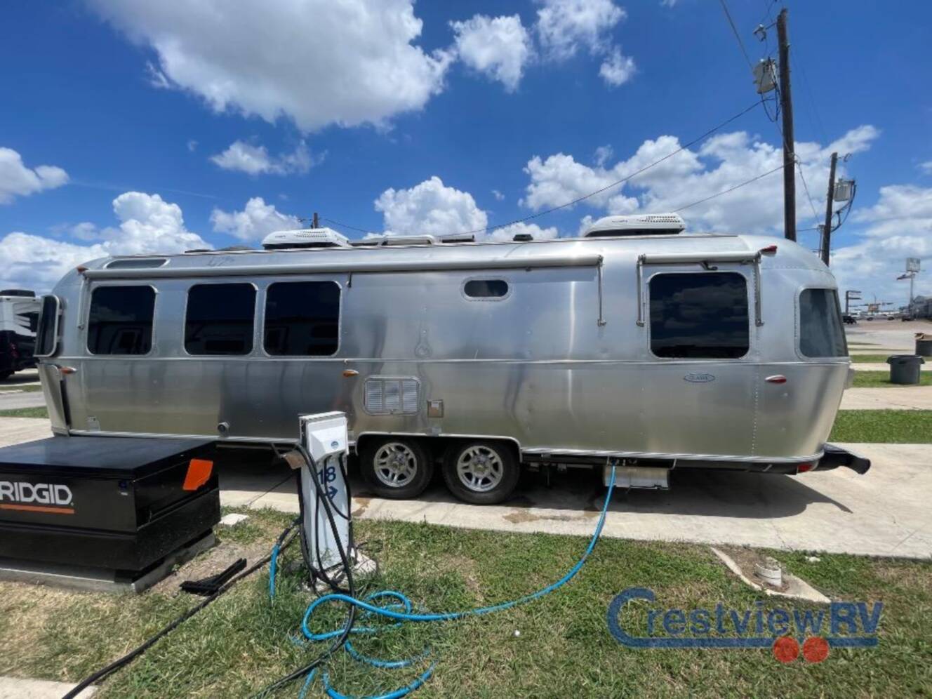 A photo of this 2019 Airstream Classic 30RB