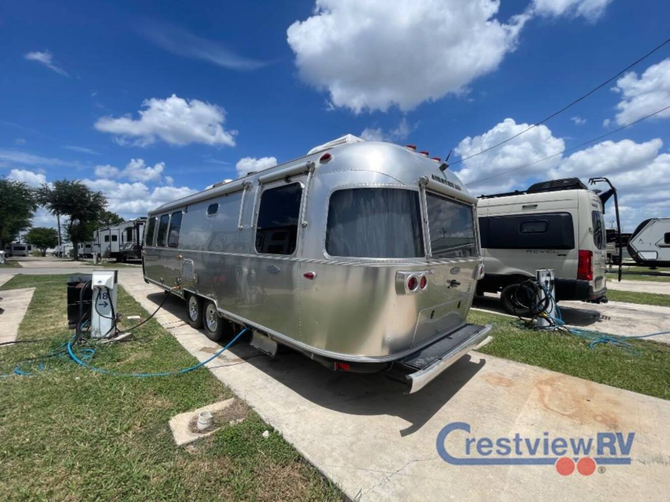 A photo of this 2019 Airstream Classic 30RB