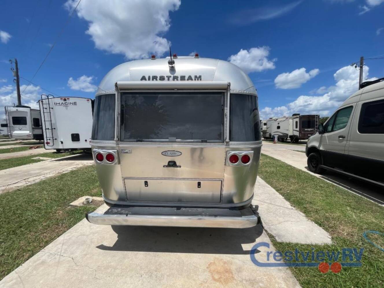 A photo of this 2019 Airstream Classic 30RB
