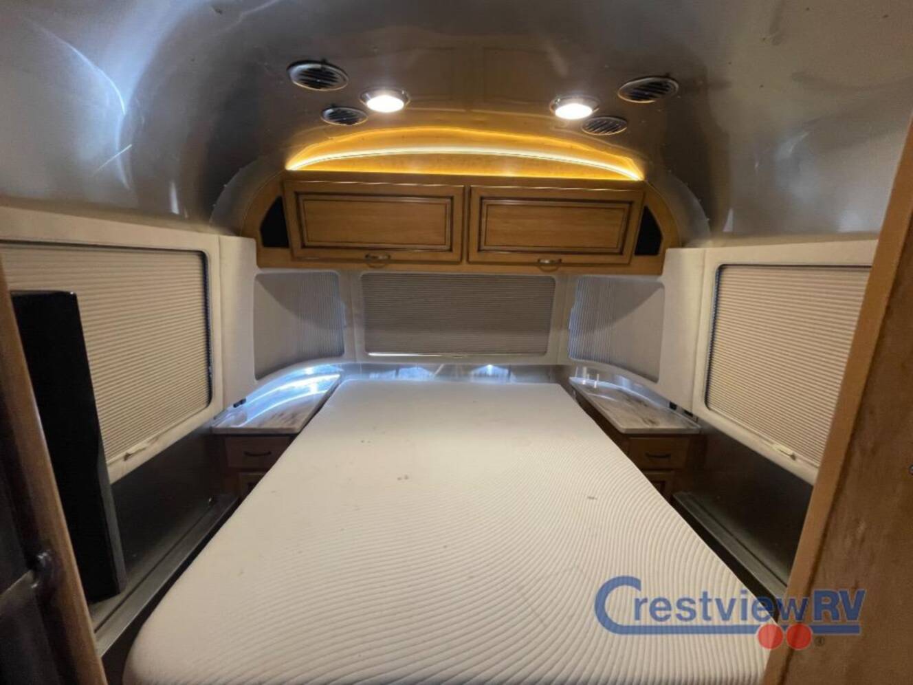 A photo of this 2019 Airstream Classic 30RB