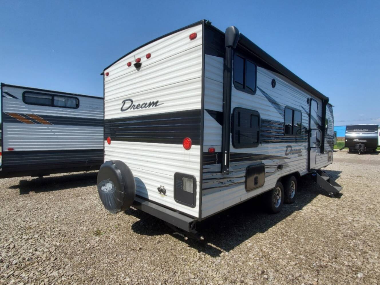 A photo of this 2022 Chinook DREAM D260BH